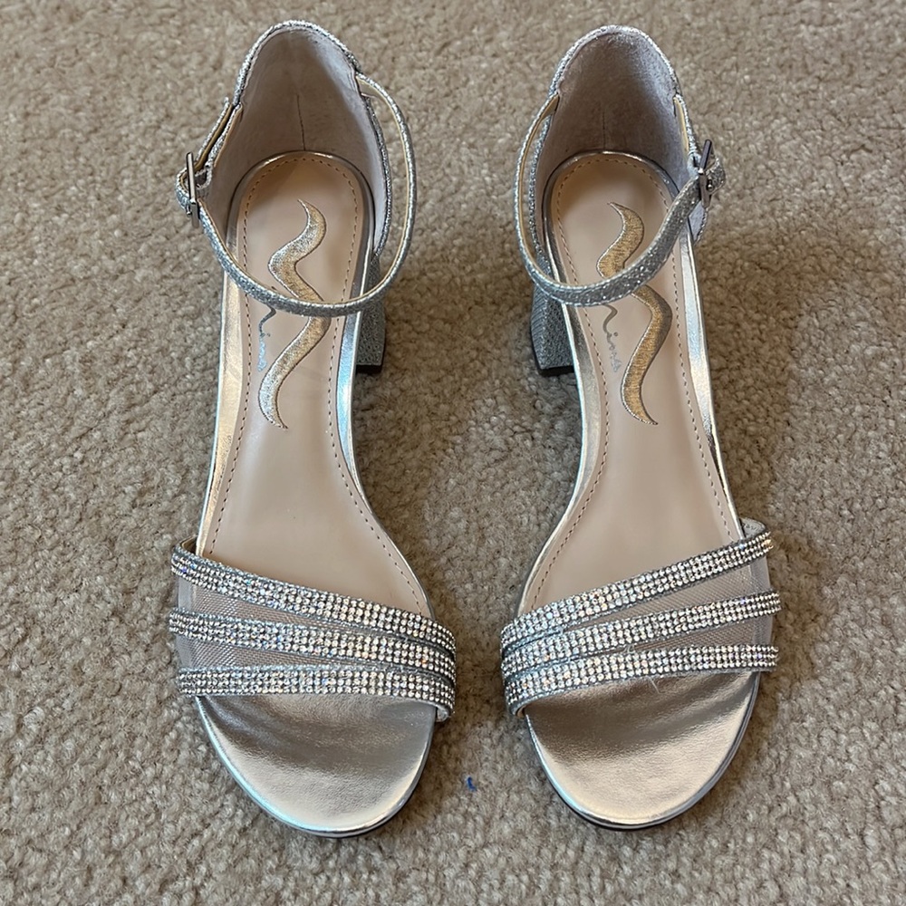 NWT Nina Womens Silver Glitter Sparkle Shiny Strappy Sandal Heels Prom - size 6M - Picture 2 of 7
